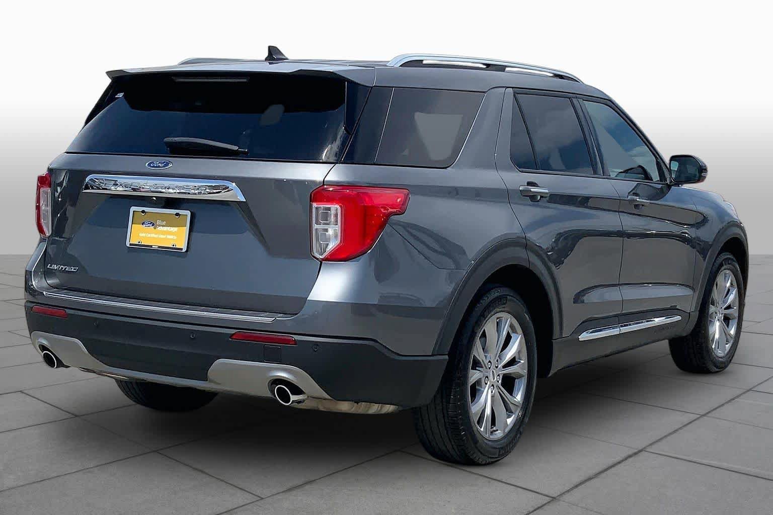 Certified 2024 Ford Explorer Limited w/ Limited Technology Package RWD image 3