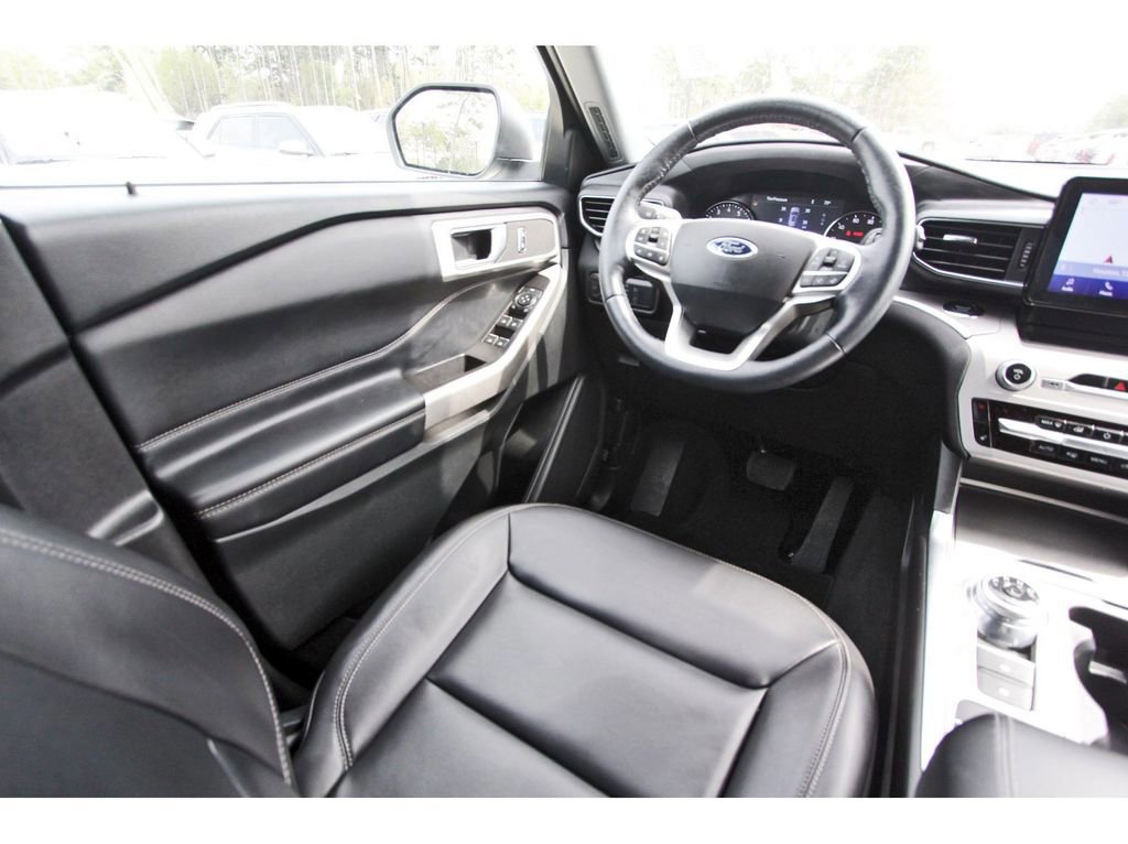 Certified 2022 Ford Explorer XLT w/ Equipment Group 202A image 12