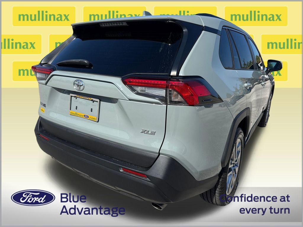 Used 2021 Toyota RAV4 XLE Premium image 4