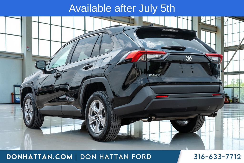 Used 2024 Toyota RAV4 XLE FWD image 32