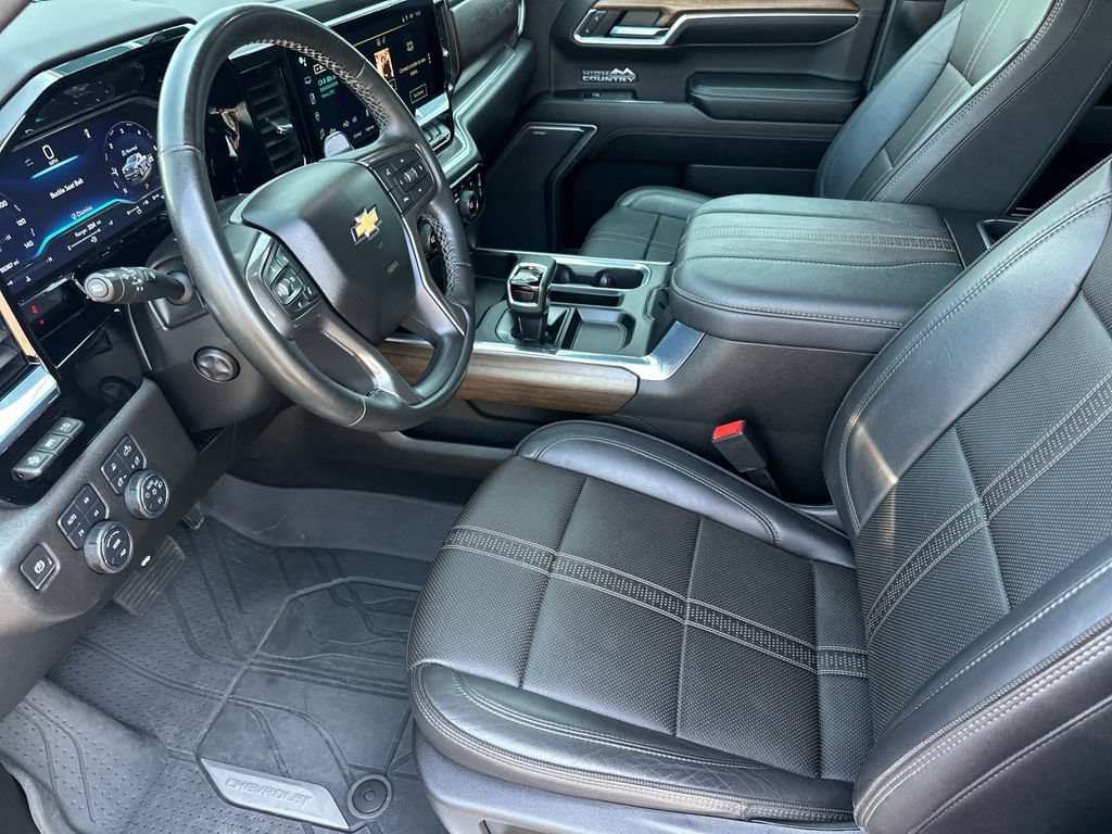 Used 2024 Chevrolet Silverado 1500 High Country w/ Technology Package AWD/4WD image 9