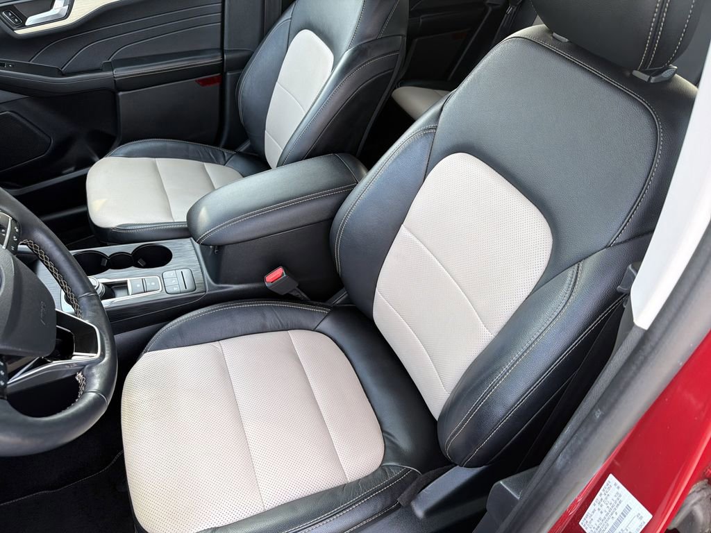 Certified 2022 Ford Escape Titanium w/ Titanium Elite Package image 16