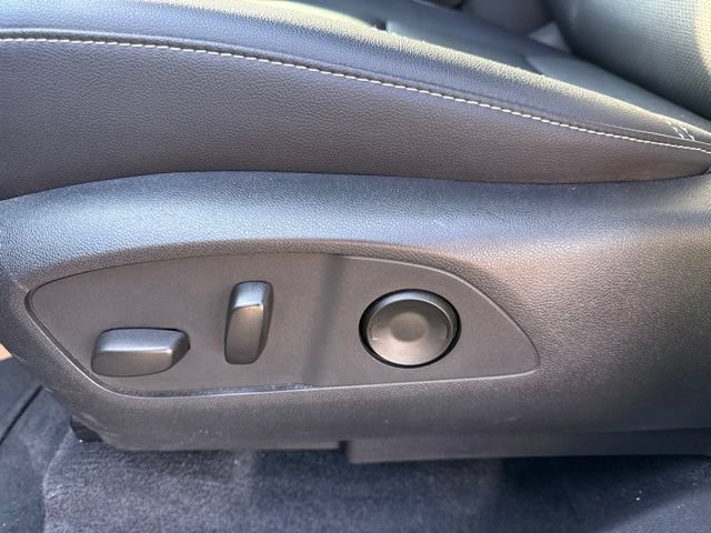 Used 2025 Chevrolet Traverse LT AWD/4WD image 19