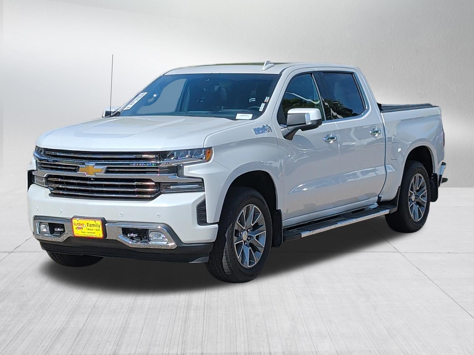 Used 2019 Chevrolet Silverado 1500 High Country w/ Technology Package AWD/4WD image 3