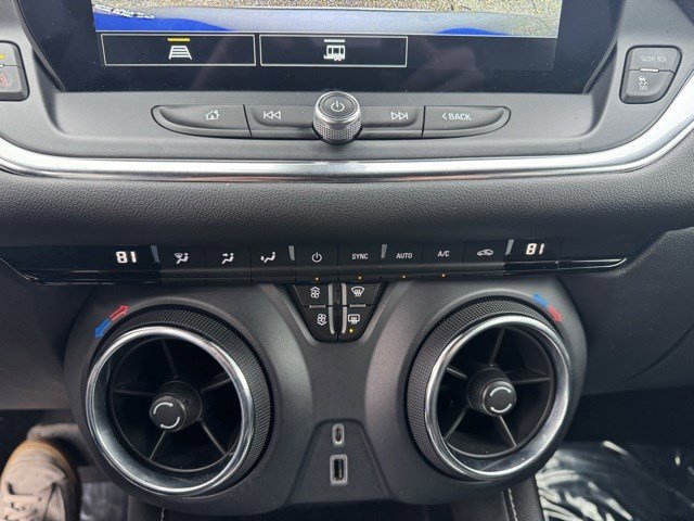 Used 2023 Chevrolet Blazer LT w/ Driver Confidence Package image 18