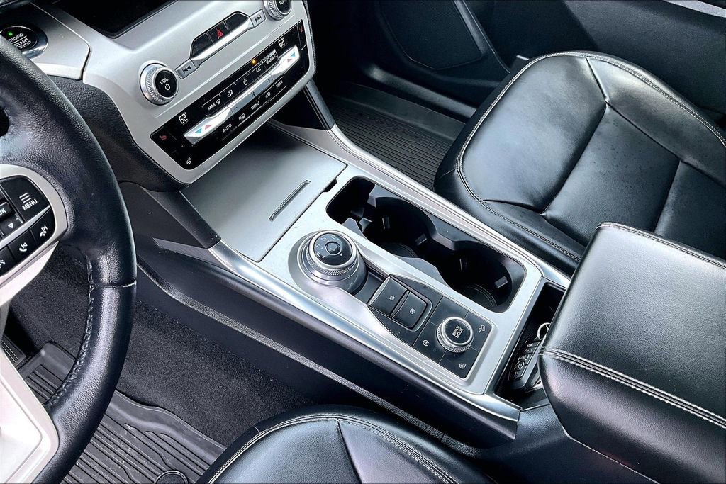 Certified 2021 Ford Explorer XLT w/ Equipment Group 202A image 15