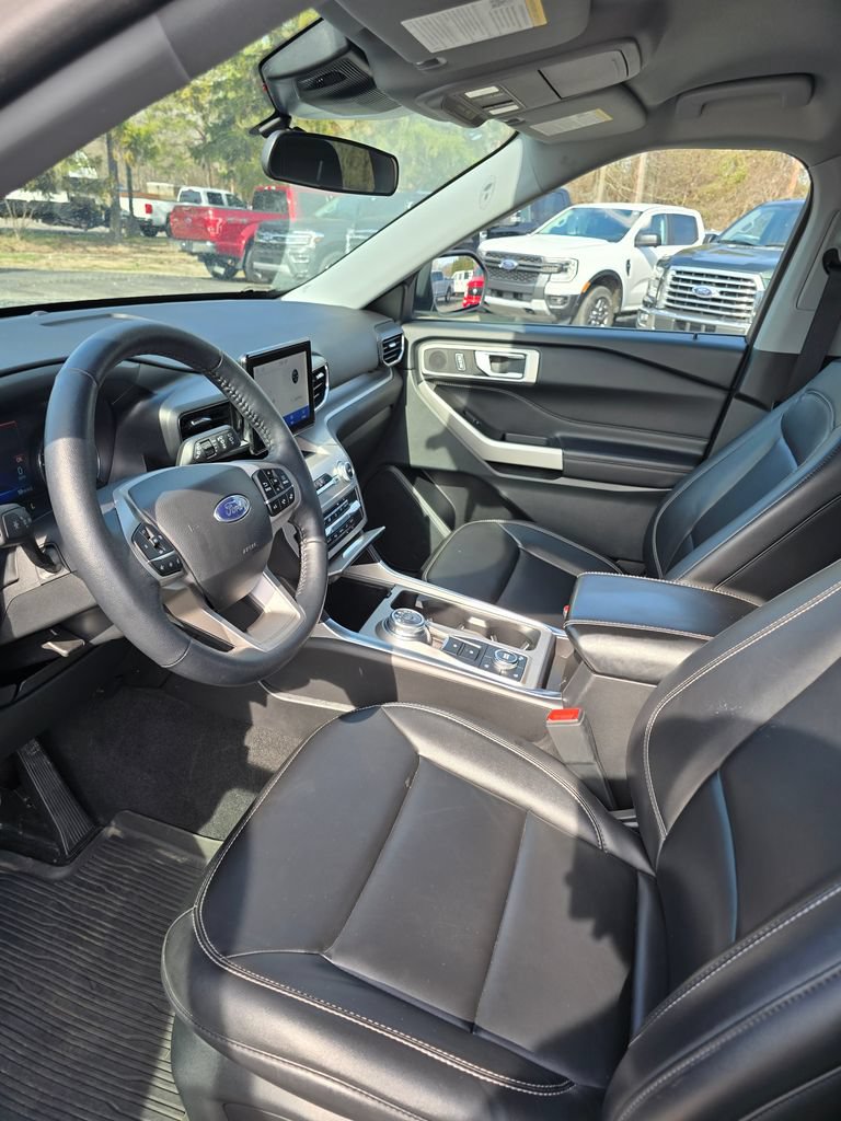 Certified 2023 Ford Explorer XLT w/ Equipment Group 202A AWD/4WD image 9