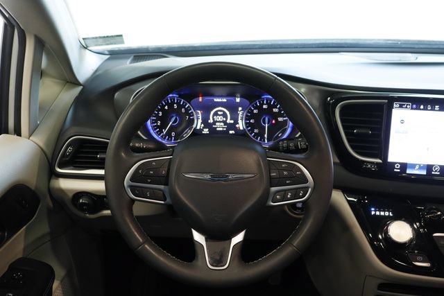 Used 2024 Chrysler Pacifica Touring-L FWD image 26