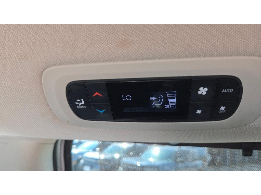 Used 2024 Chrysler Pacifica Touring-L FWD image 22