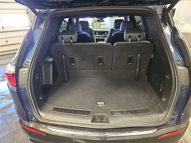 Used 2022 Buick Enclave Essence image 13
