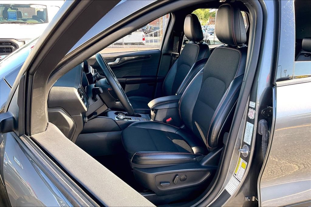 Certified 2025 Ford Escape ST-Line AWD/4WD image 24