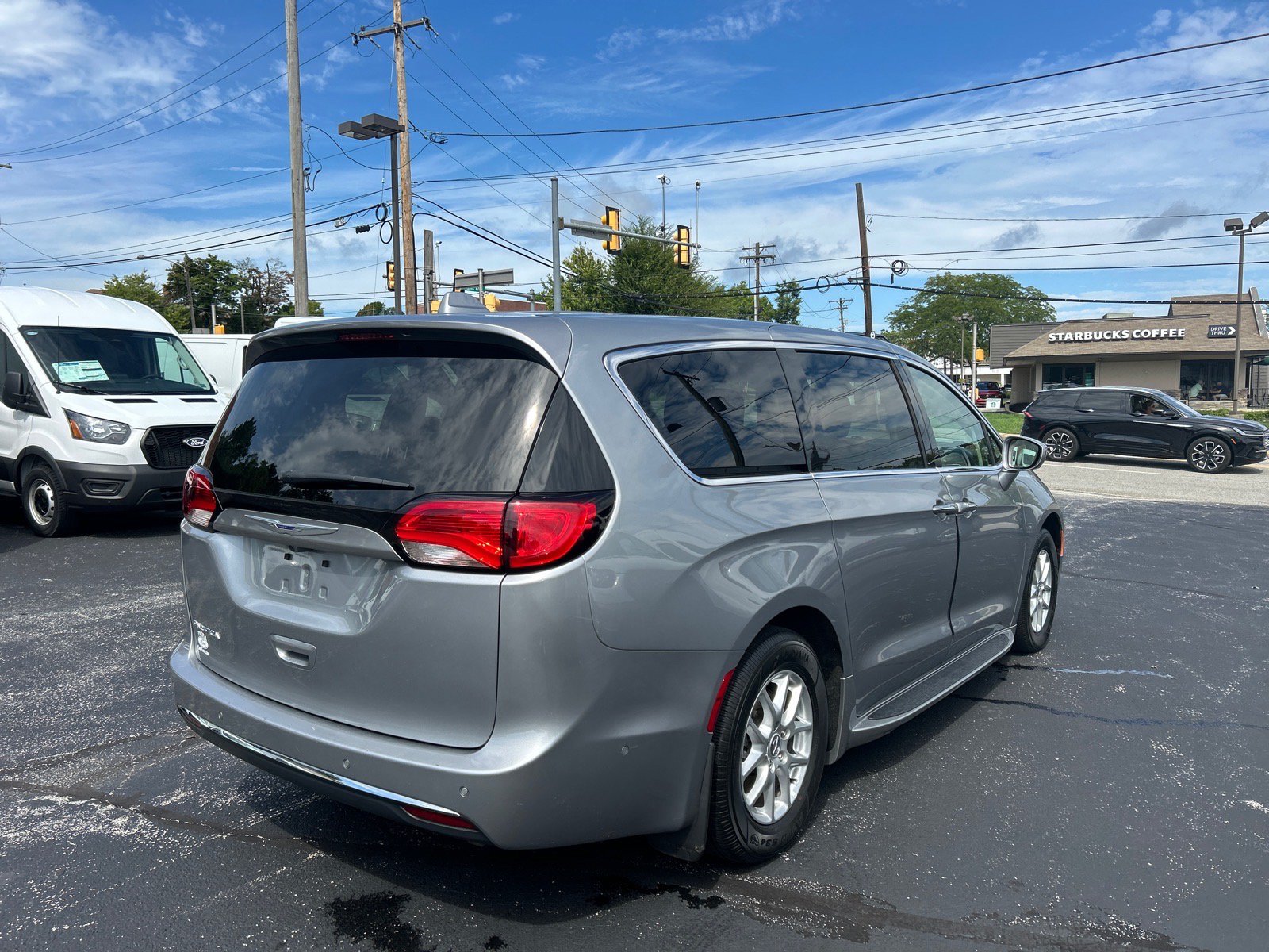 Used 2020 Chrysler Pacifica Touring w/ Advanced Safetytec Group FWD image 17