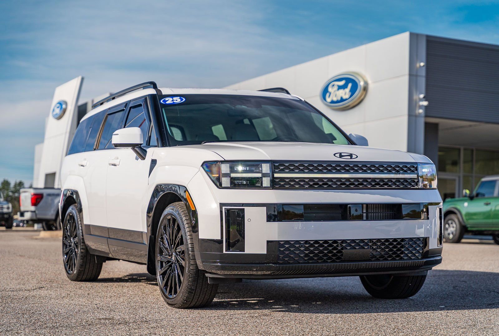 Used 2025 Hyundai Santa Fe Calligraphy w/ Tow & Go Package image 9