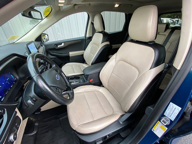 Certified 2020 Ford Escape Titanium w/ Titanium Premium Package 2.0 image 21