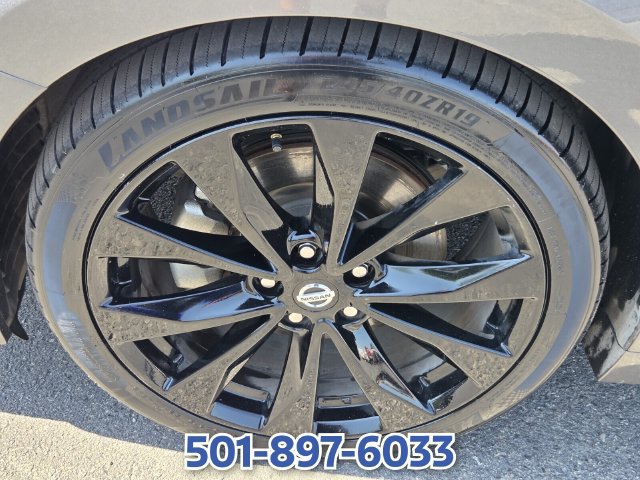 Used 2022 Nissan Maxima SR w/ Sport Mat Group FWD image 16