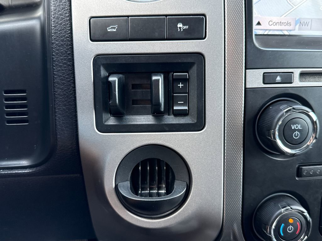 Certified 2017 Ford Expedition XLT w/ Equipment Group 202A image 24