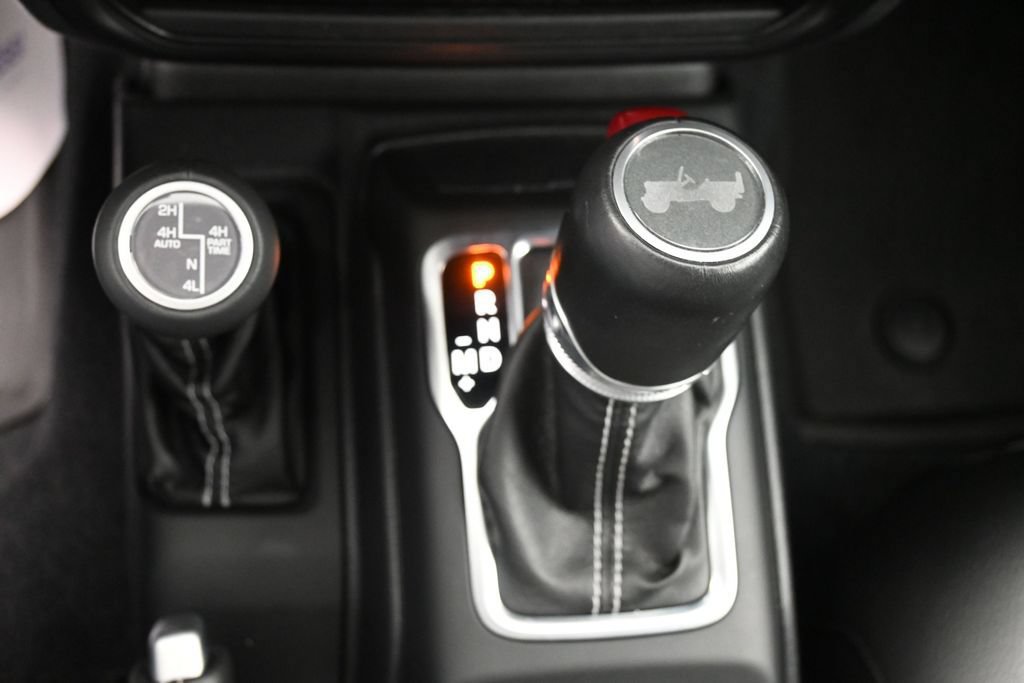 Used 2022 Jeep Wrangler Unlimited Sahara w/ Cold Weather Group AWD/4WD image 15