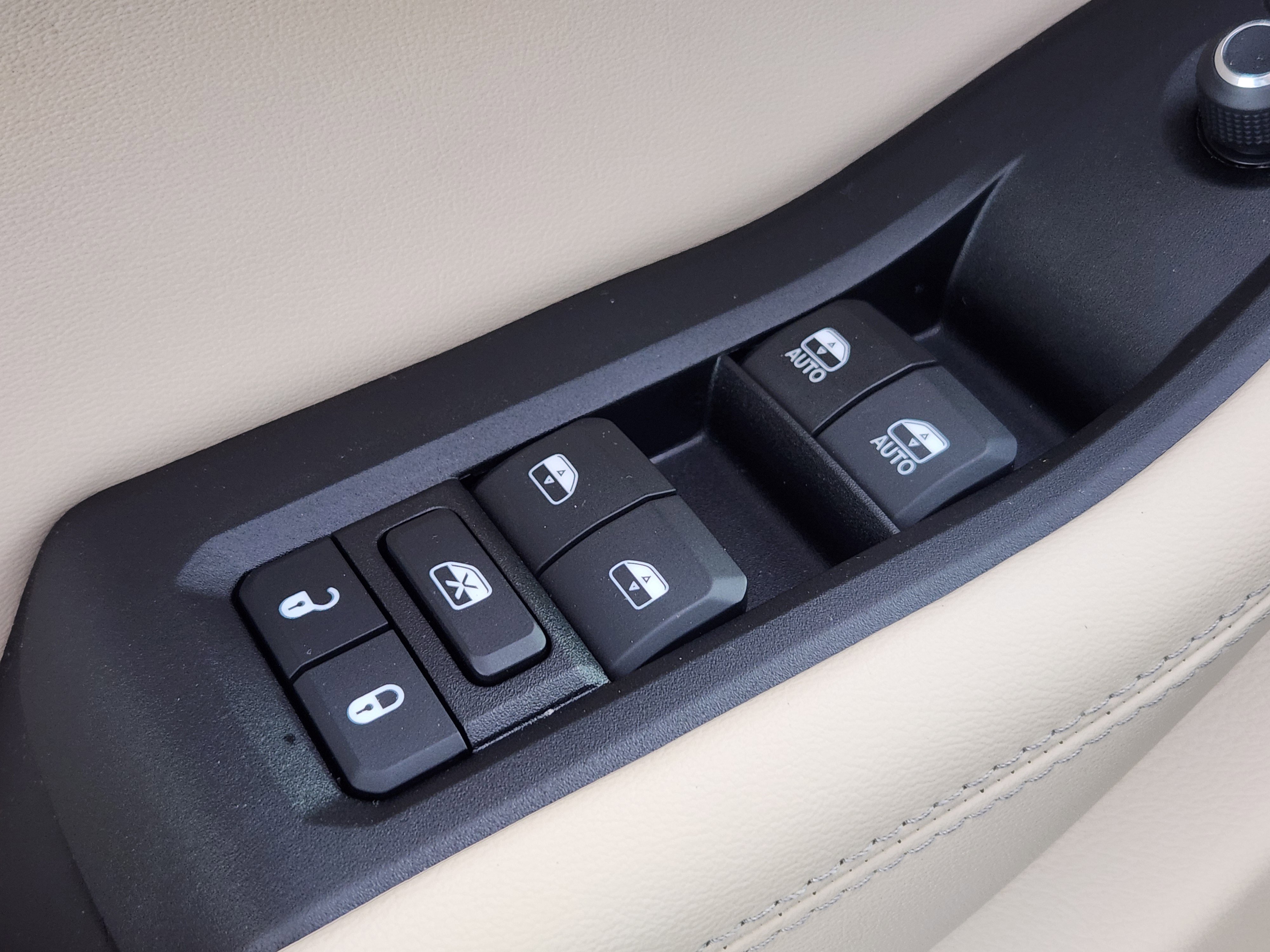 Used 2024 Jeep Grand Cherokee Limited 4xe w/ Luxury Tech Group II image 17