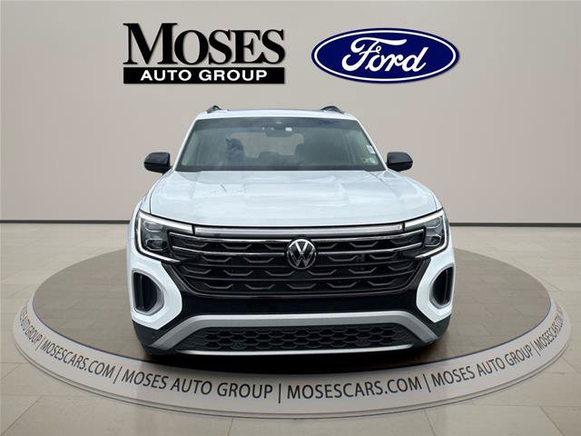 Used 2024 Volkswagen Atlas Peak Edition SE AWD/4WD image 8