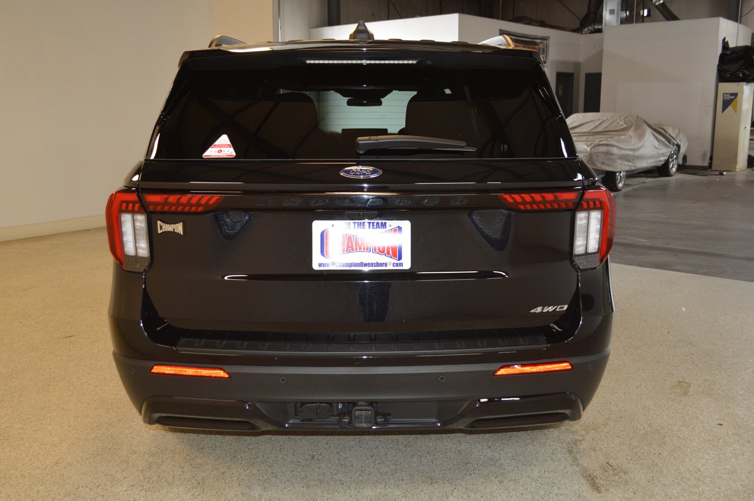 Certified 2025 Ford Explorer ST-Line AWD/4WD image 4