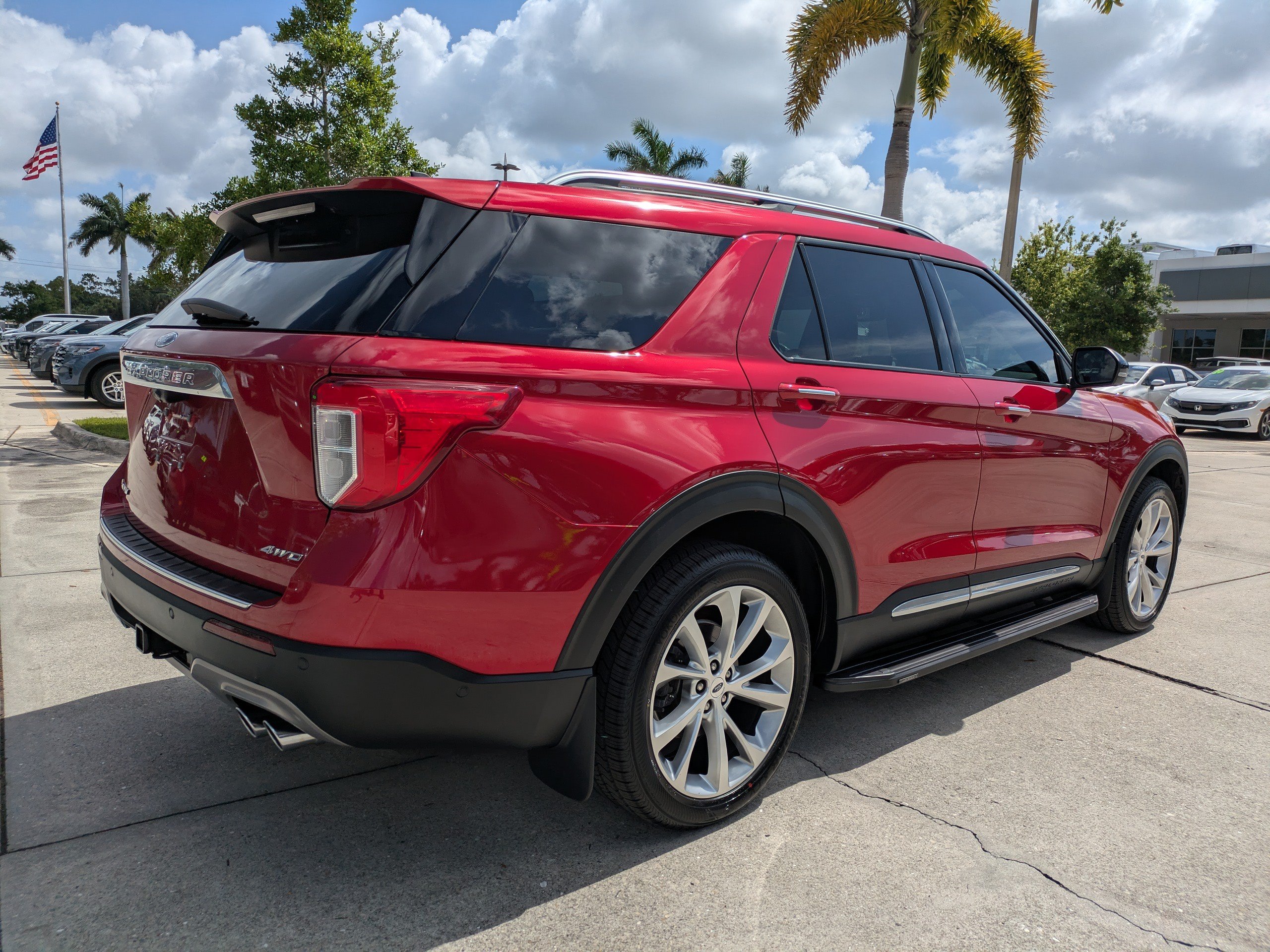 Certified 2022 Ford Explorer Platinum w/ Equipment Group 601A AWD/4WD image 4