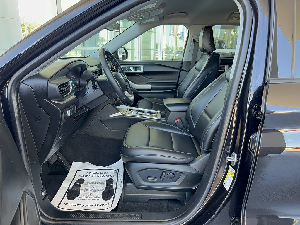 Certified 2022 Ford Explorer XLT w/ Equipment Group 202A RWD image 12