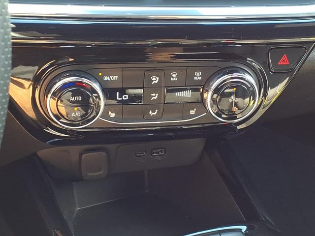 Used 2025 Chevrolet Trax RS w/ Driver Confidence Package FWD image 25