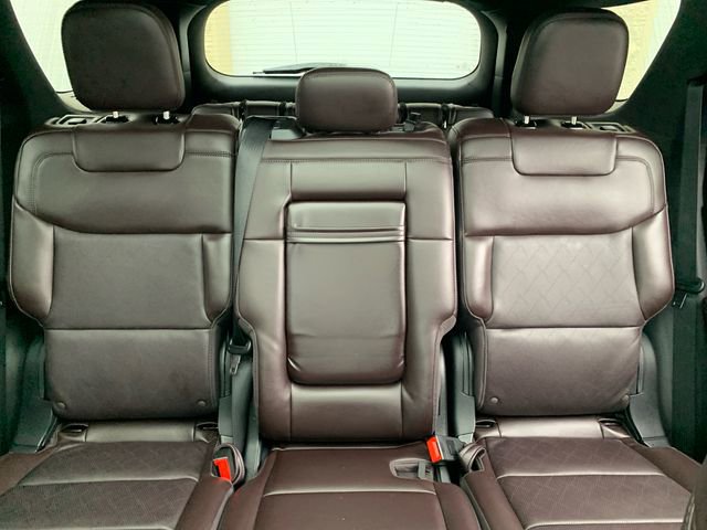 Certified 2025 Ford Explorer Platinum image 39
