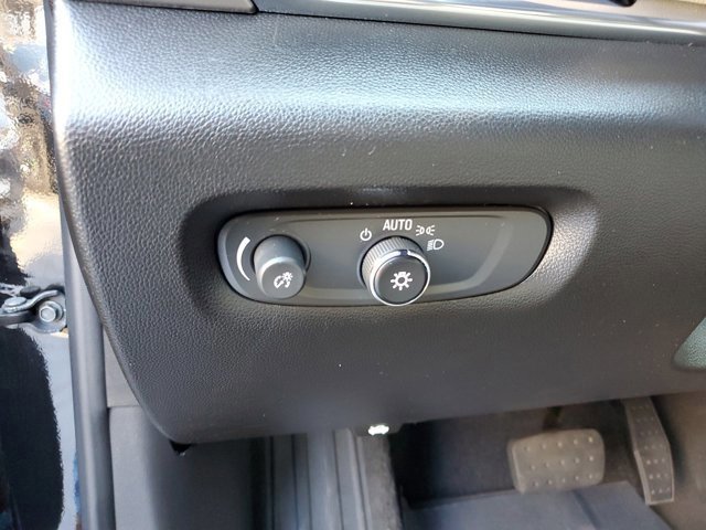 Used 2023 Chevrolet Traverse LS image 18