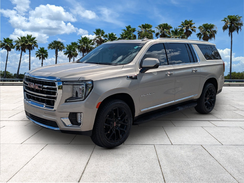 Used 2023 GMC Yukon XL SLT w/ SLT Premium Package AWD/4WD image 5