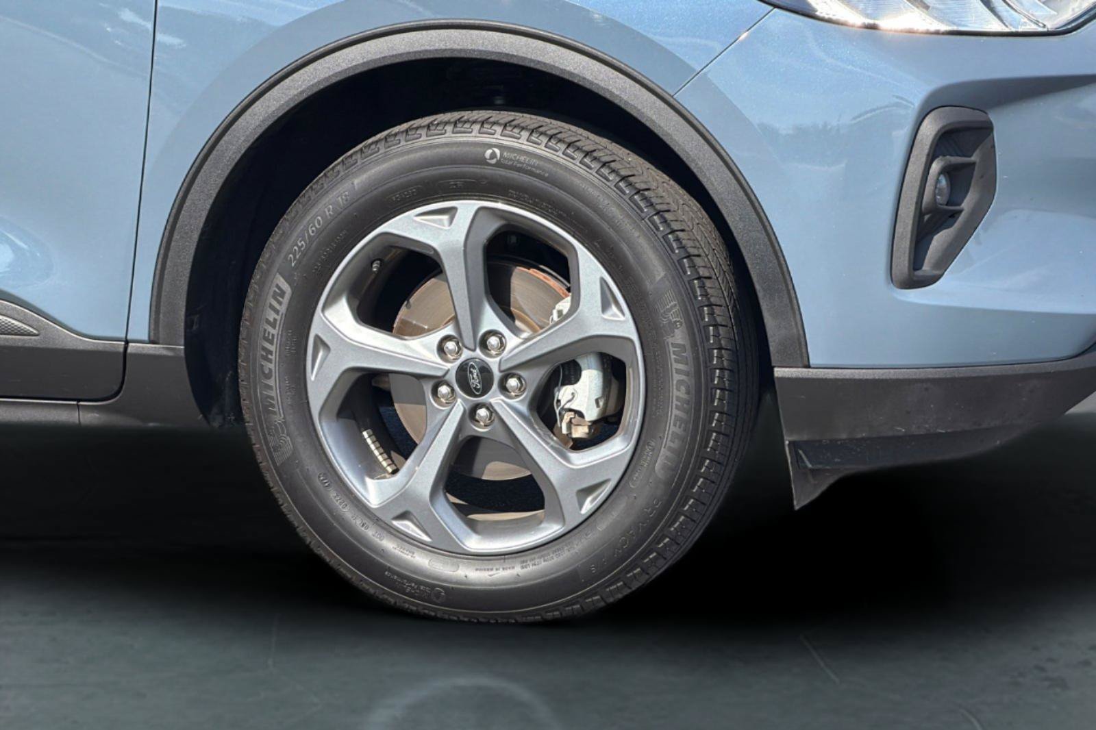 Certified 2025 Ford Escape ST-Line Select AWD/4WD image 32