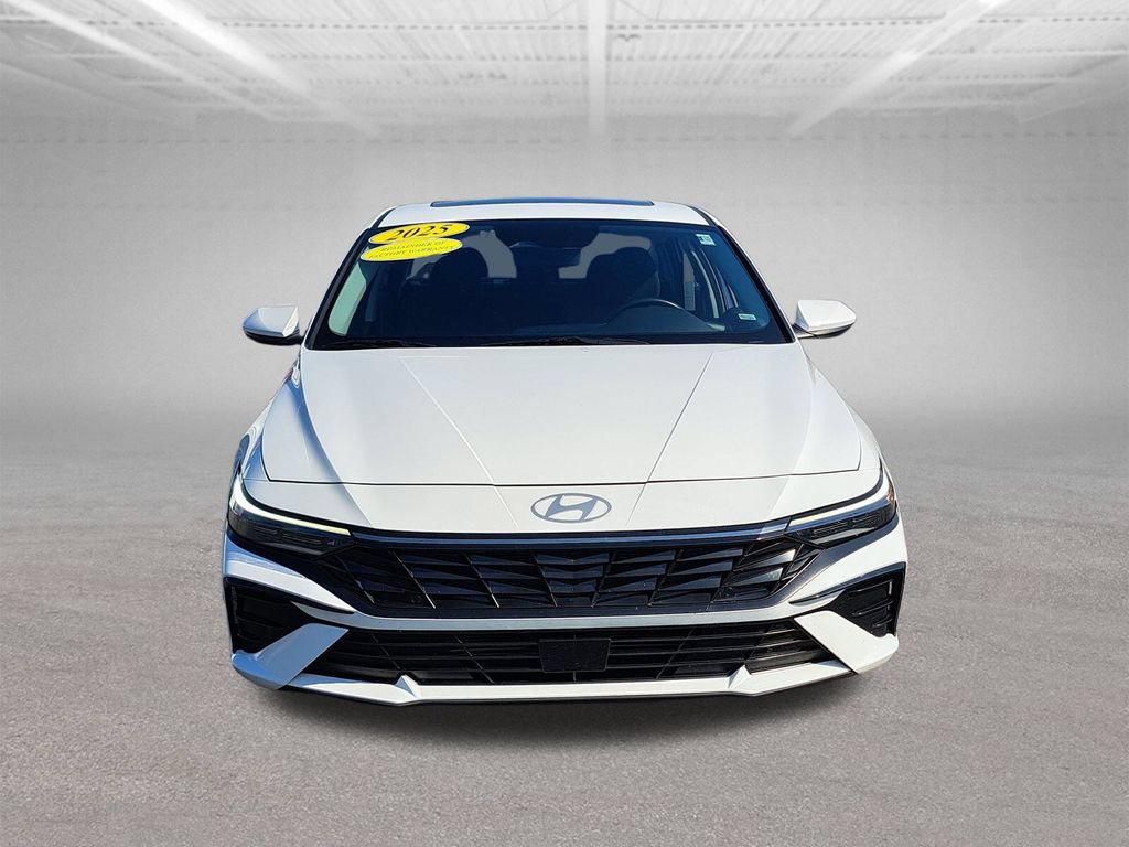 Used 2025 Hyundai Elantra SEL FWD image 3