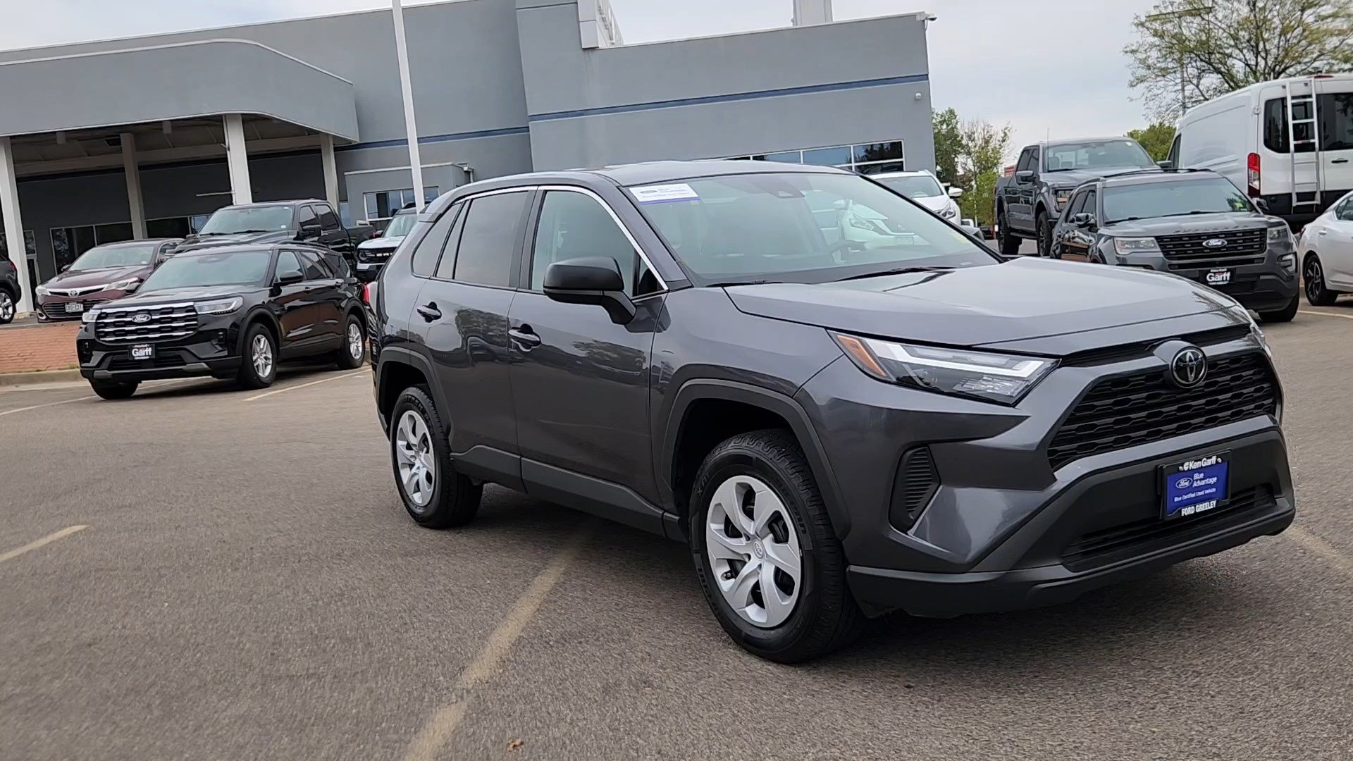Used 2025 Toyota RAV4 LE AWD/4WD image 8