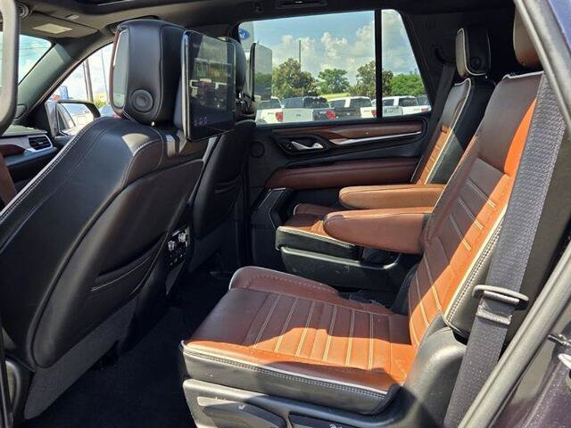 Used 2023 GMC Yukon Denali Ultimate AWD/4WD image 6