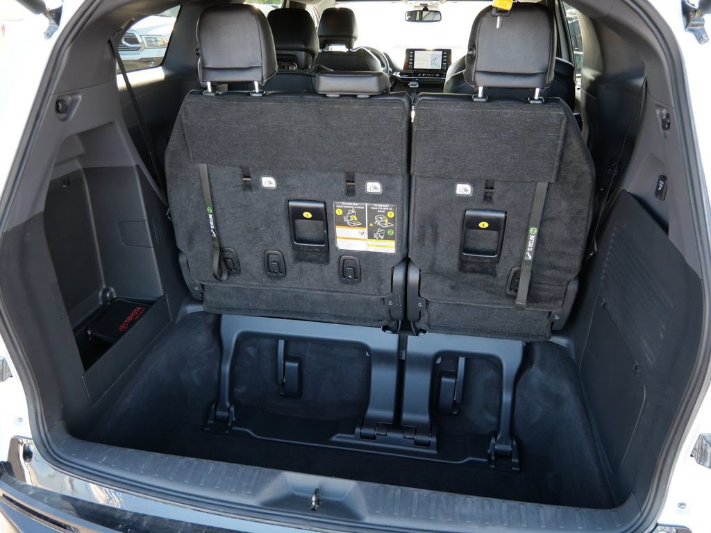 Used 2023 Toyota Sienna XSE AWD/4WD image 11