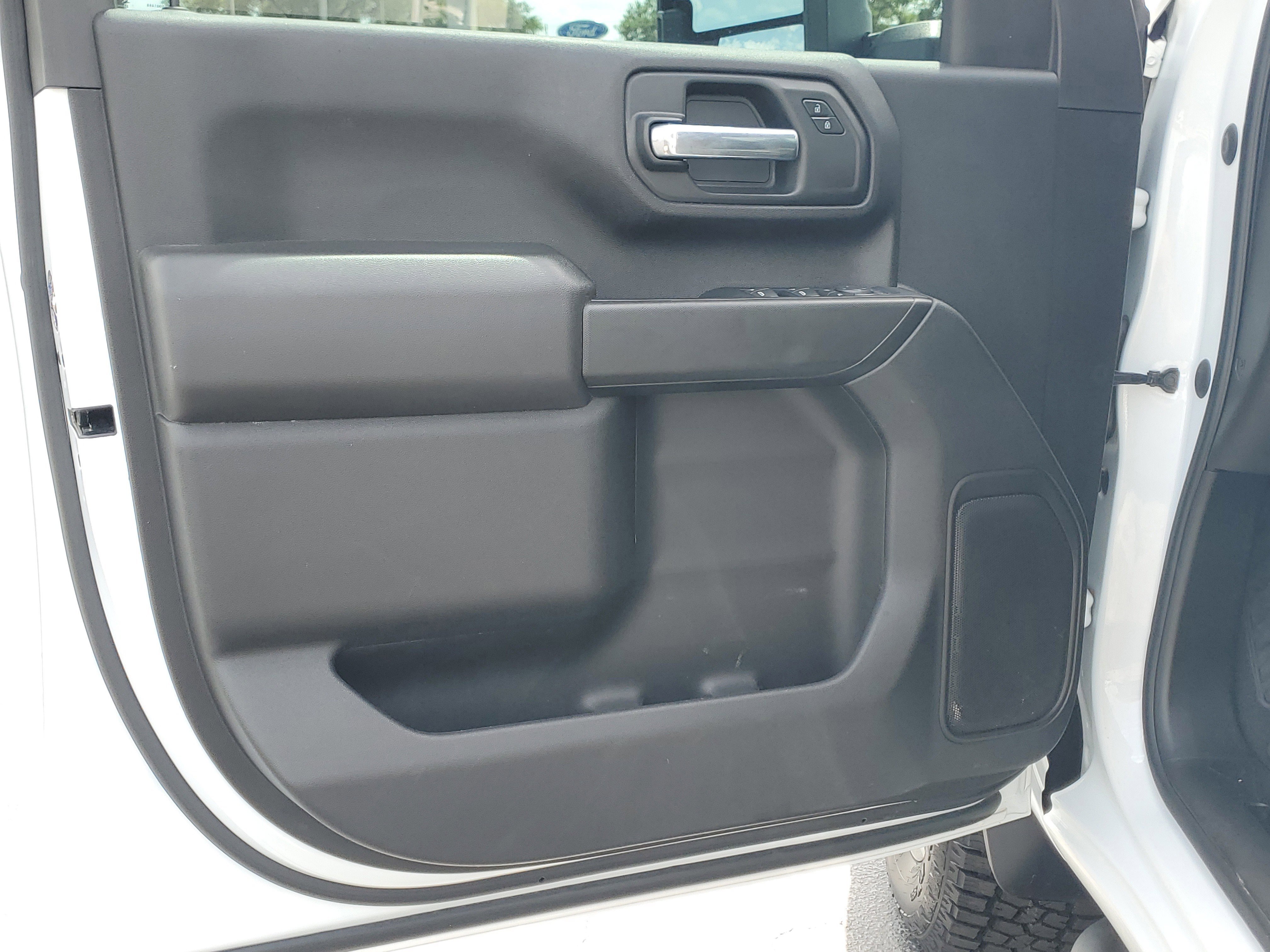 Used 2024 Chevrolet Silverado 2500 Custom w/ Custom Value Package image 18