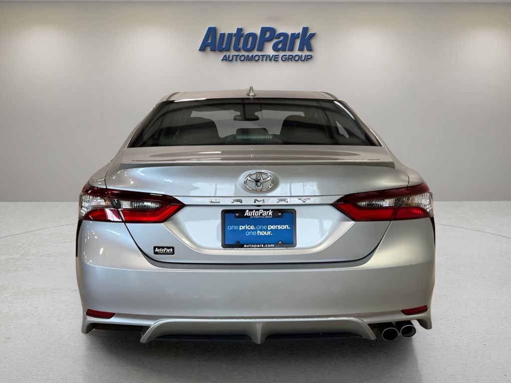 Used 2023 Toyota Camry SE image 4