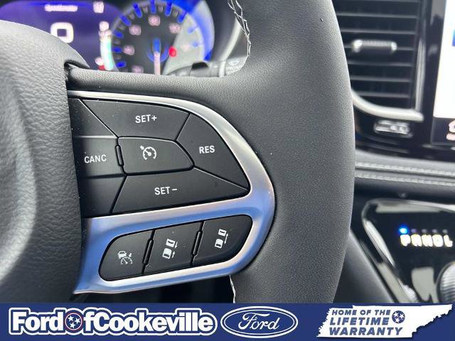 Used 2025 Chrysler Pacifica Select FWD image 28