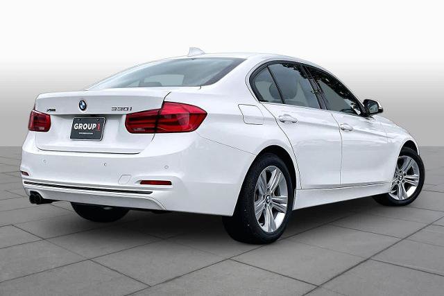 Used 2017 BMW 330i xDrive Sedan AWD/4WD image 12