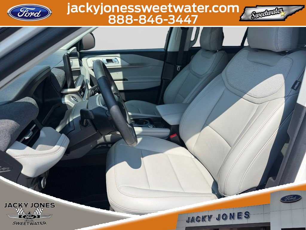 Certified 2025 Ford Explorer Active w/ Active Comfort Package RWD image 8