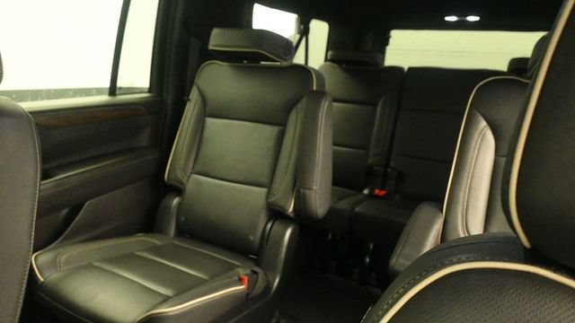 Used 2023 Chevrolet Suburban Premier AWD/4WD image 23