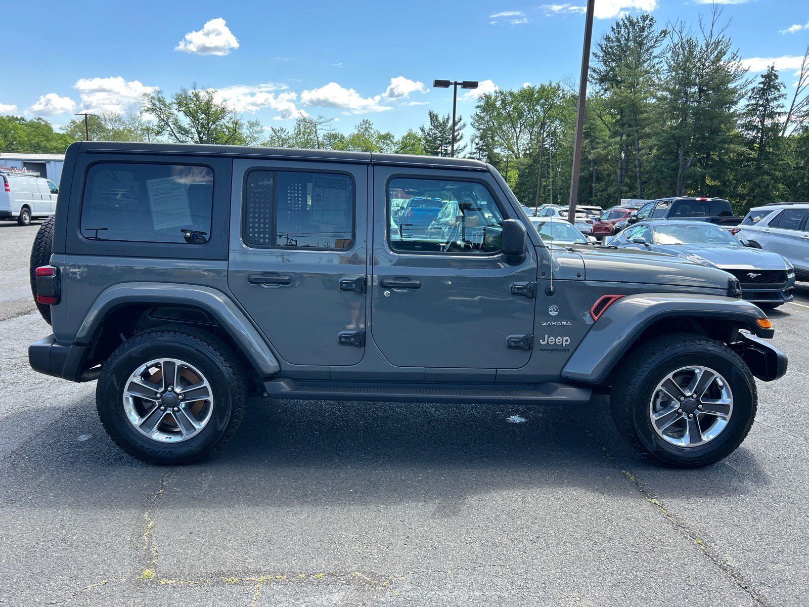 Used 2020 Jeep Wrangler Unlimited Sahara AWD/4WD image 15