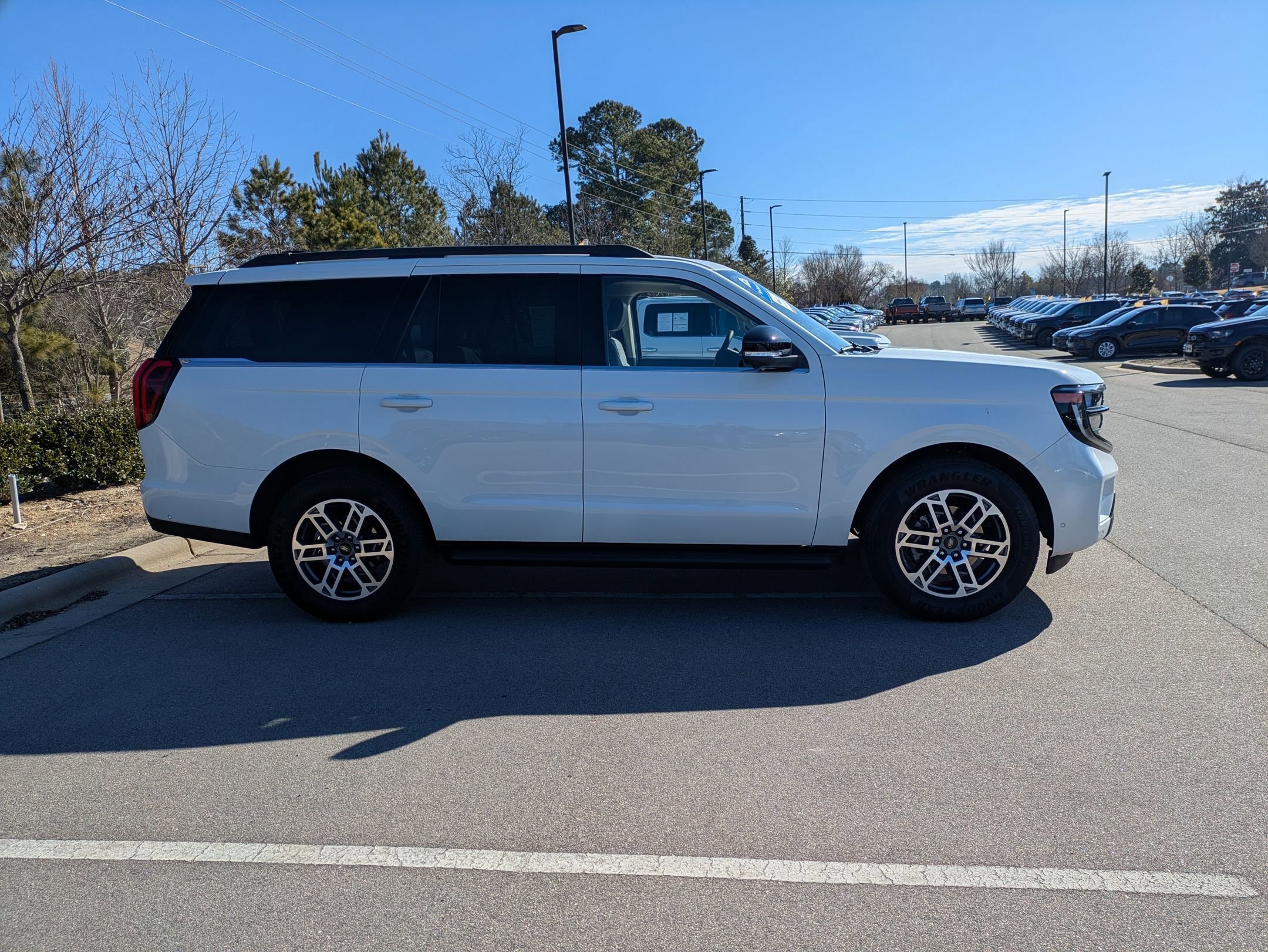 Certified 2025 Ford Expedition Active image 7