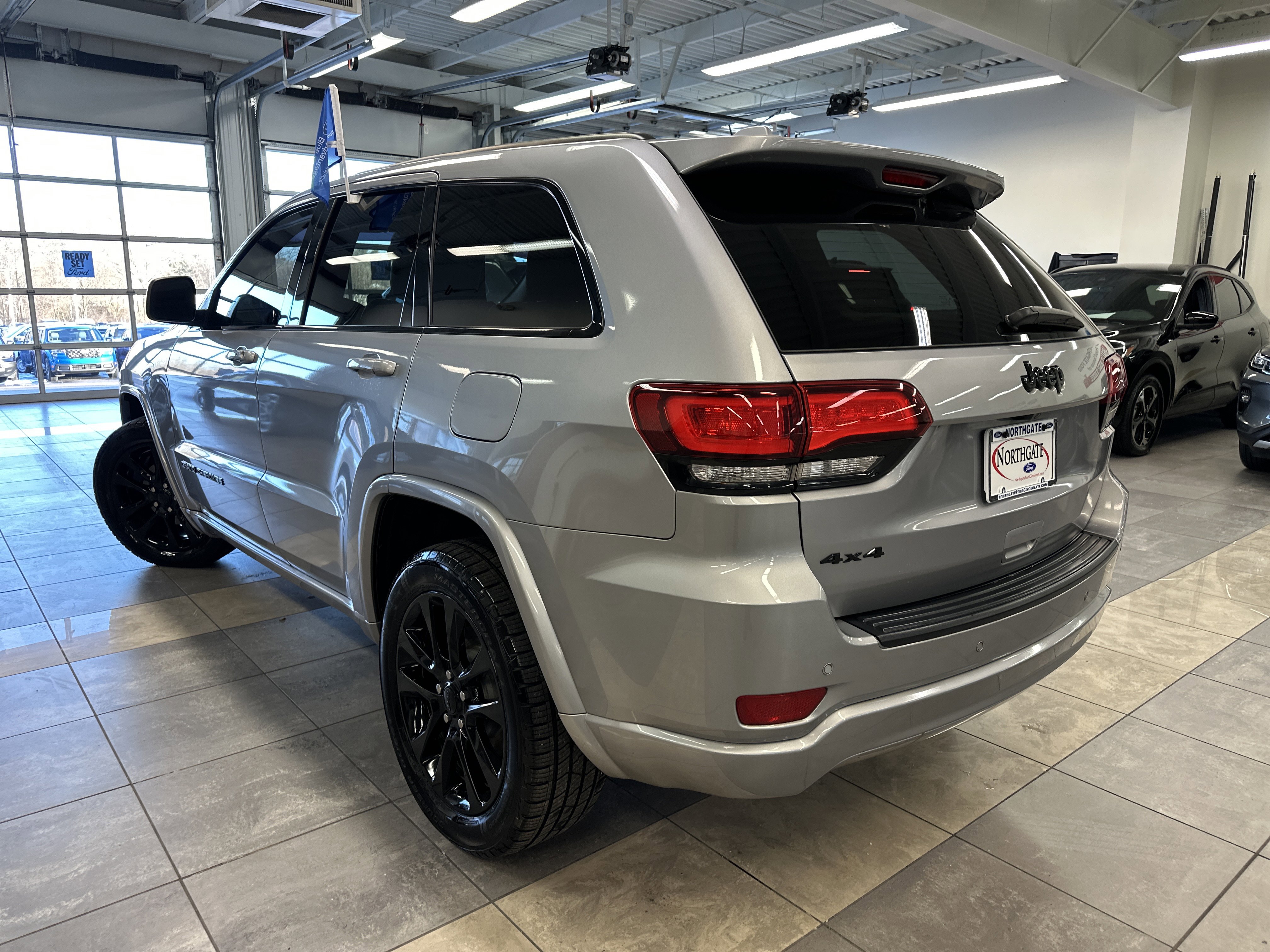 Used 2018 Jeep Grand Cherokee Altitude image 13