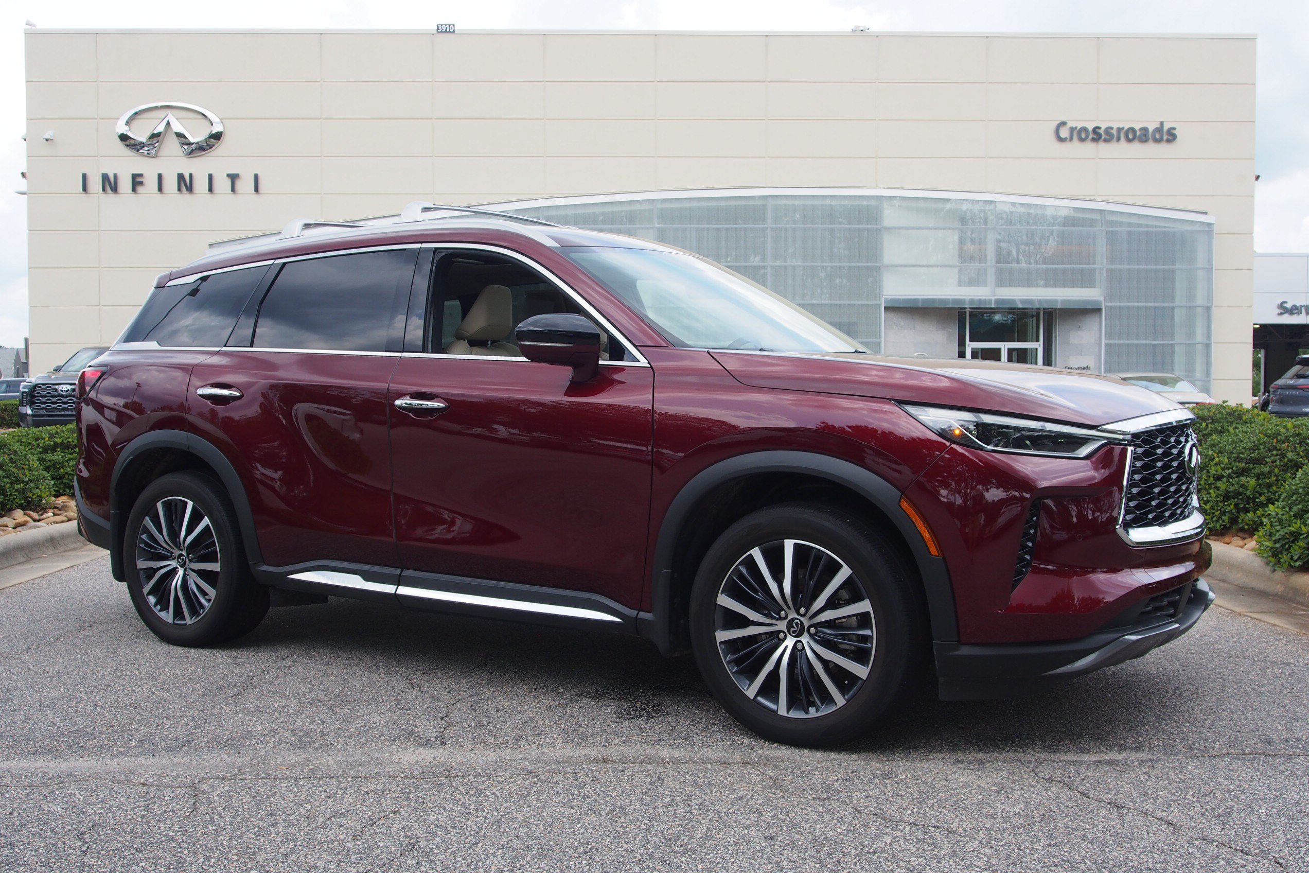 Used 2023 INFINITI QX60 Sensory w/ Cargo Package
