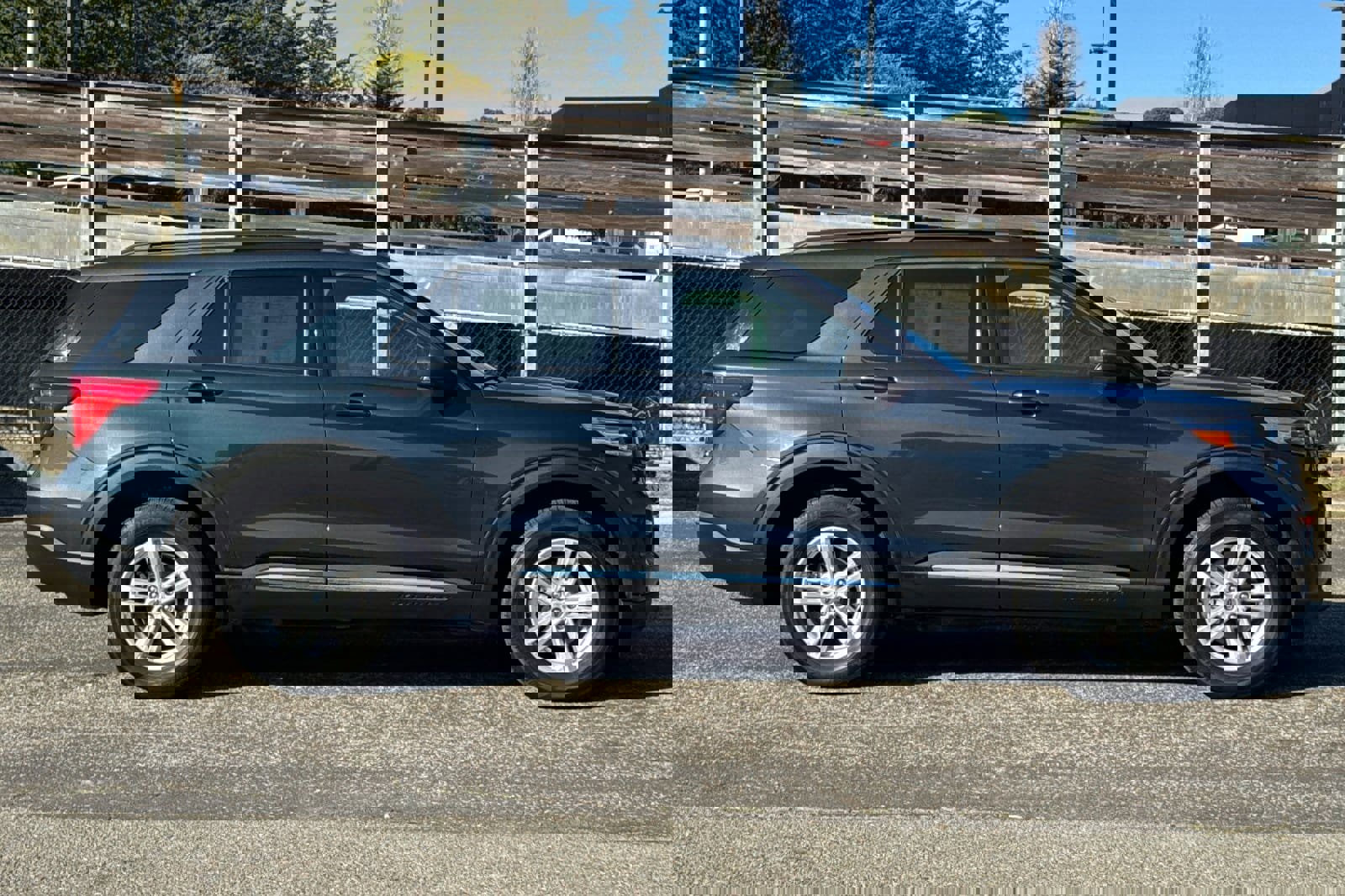 Certified 2022 Ford Explorer XLT w/ Equipment Group 202A image 3