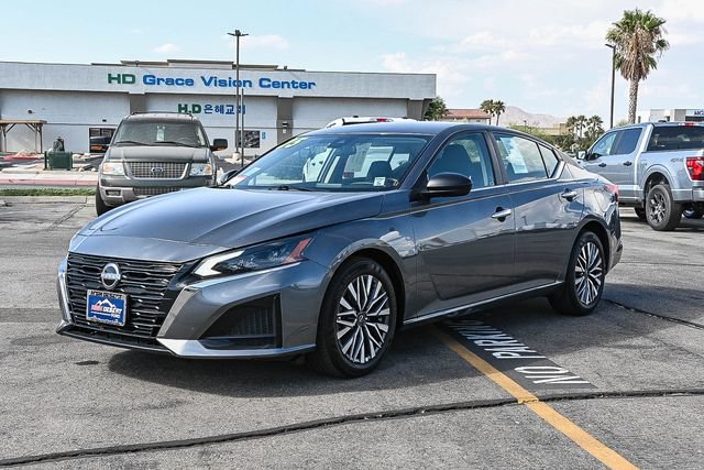 Used 2025 Nissan Altima 2.5 SV FWD image 3