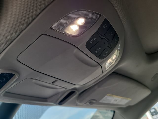 Used 2024 Chrysler Pacifica Limited FWD image 19