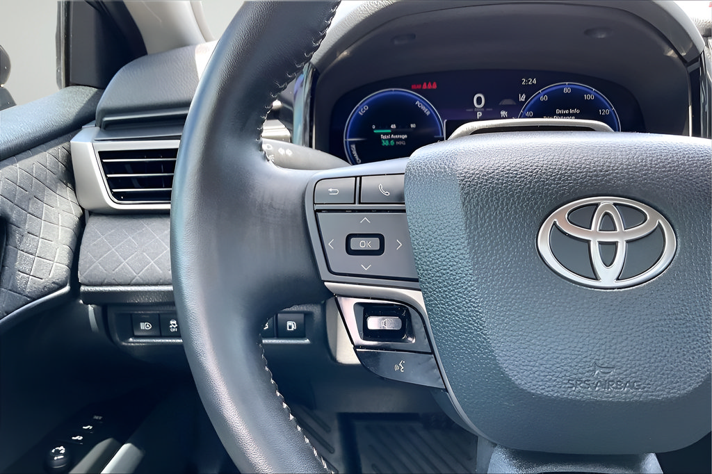 Used 2025 Toyota Camry XLE w/ Premium Plus Package AWD/4WD image 10
