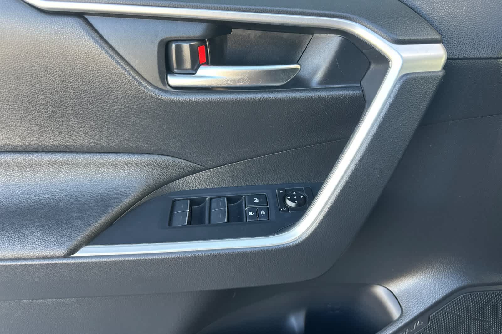 Used 2022 Toyota RAV4 XLE Premium AWD/4WD image 12
